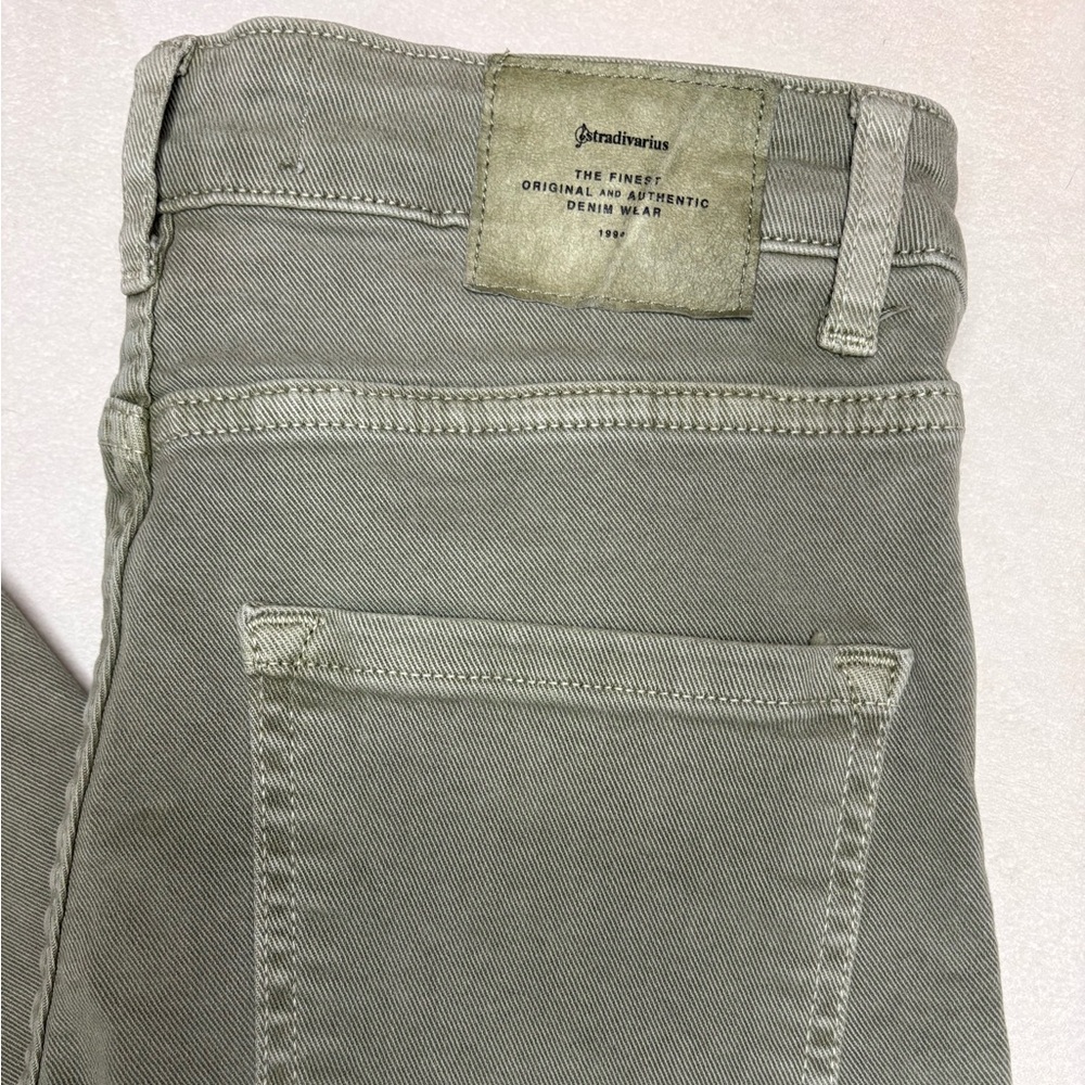 Stradivarius Petite slim mom jean with stretch in Olive! - Picture 5 of 14